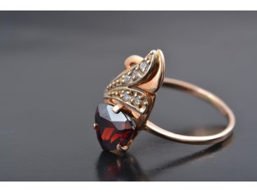 Жіноча каблучка із кольоровим камінням - Купити