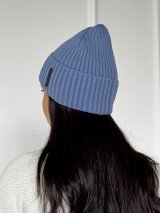 Стильна і тепла жіноча шапка блакитного кольору INNOE 950825-1 Джинс