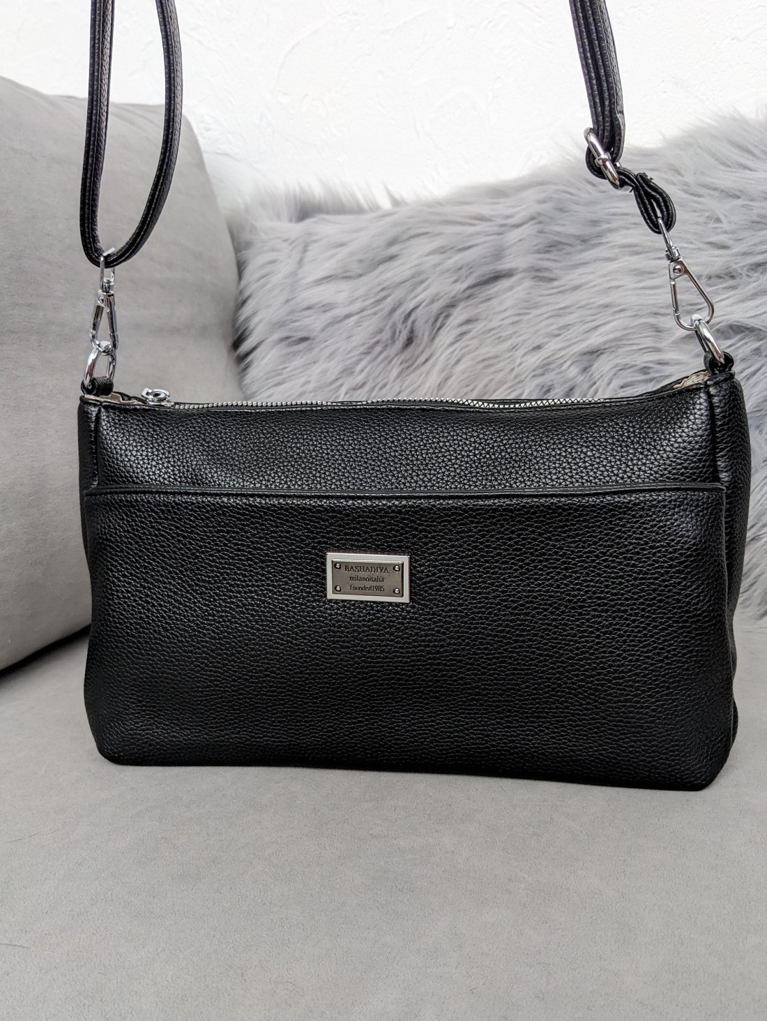 Універсальна чорна сумка з великою зовнішньою кишенею INNOE 350010-1 Чорний