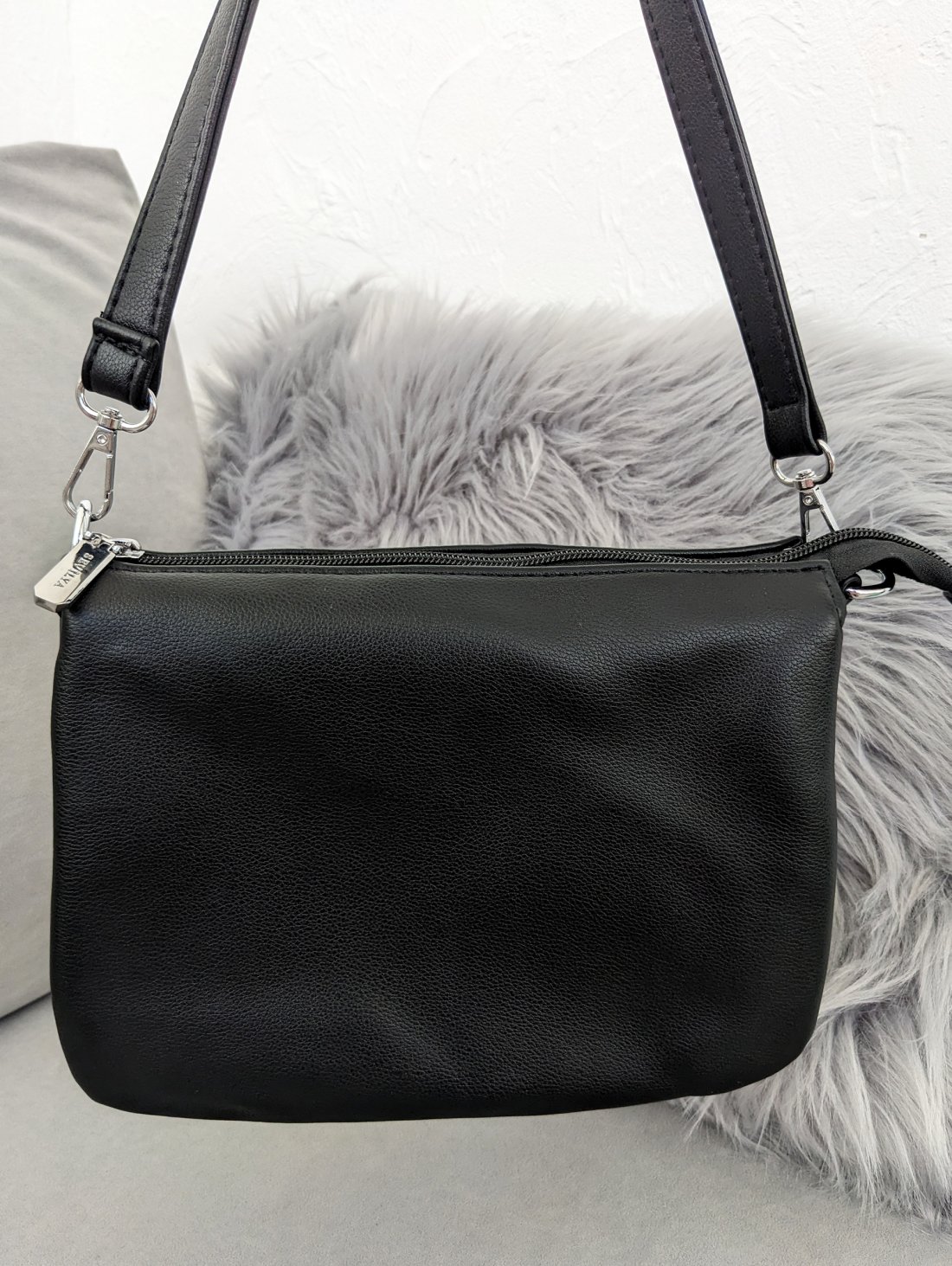 Стильна зручна сумка з екошкіри INNOE 350011-2 Чорний