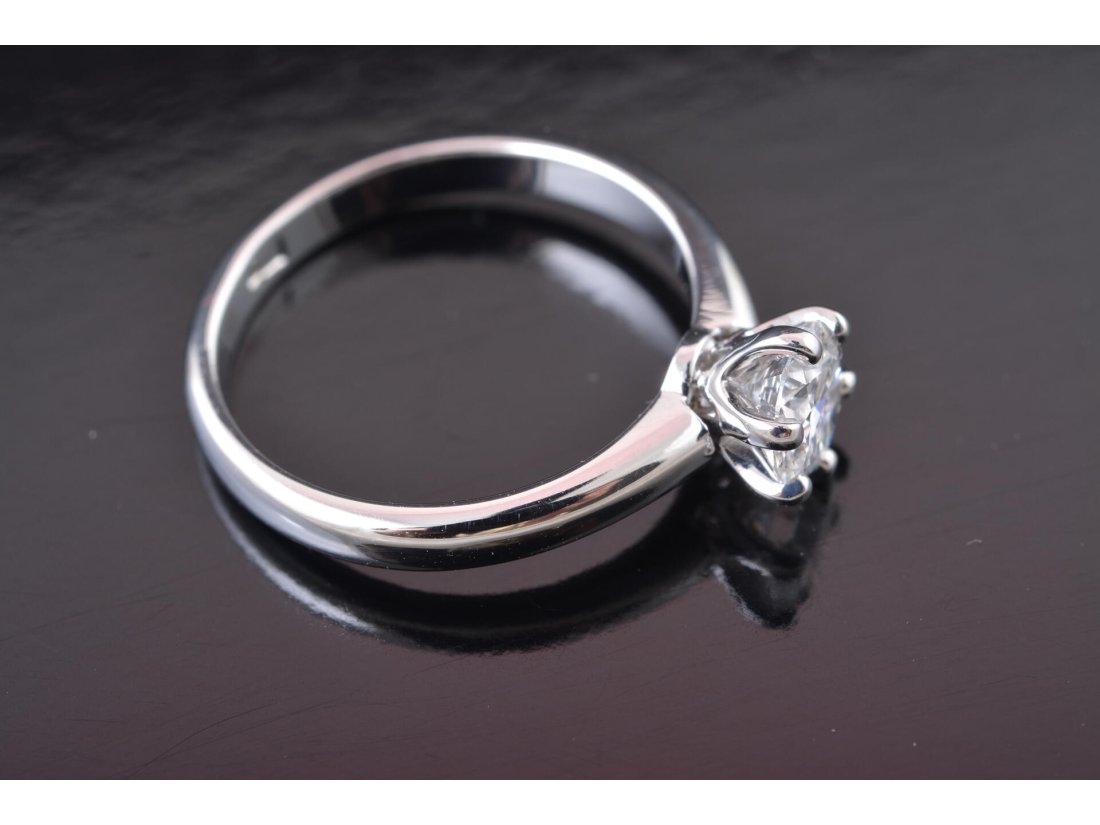 Каблучка з діамантом 0,60 карат - Купити