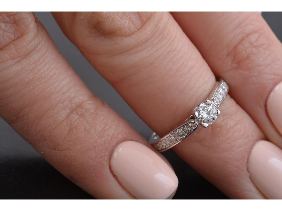 Каблучка з діамантами