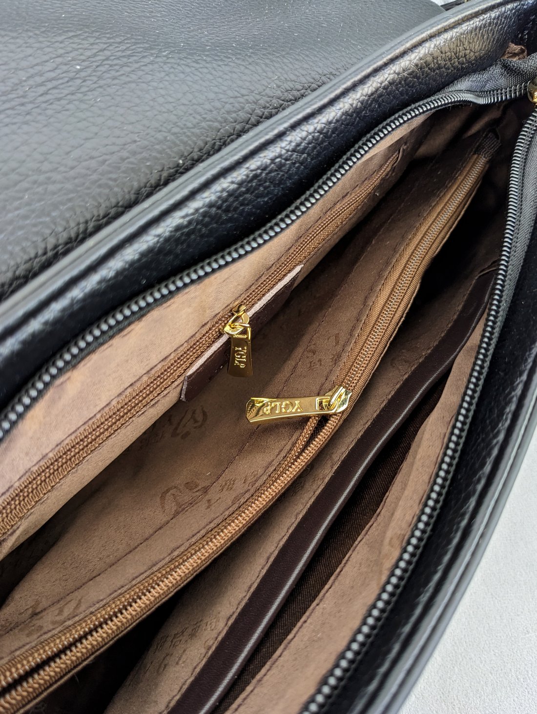 Жіноча сумка з екошкіри з функціональним наповненням INNOE 350013-1 Чорний