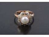 Жіноча каблучка із перлиною - Купити