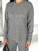 В’язаний костюм з дизайнерськими деталями INNOE 210370-1 Сірий